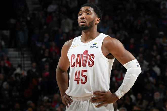 米切爾35+7+9騎士雙殺76人 恩比德13000分裡程碑加蘭傷退