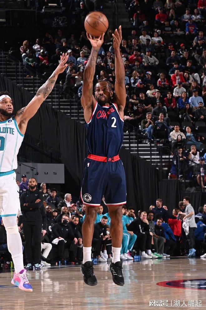 萊納德35+5快船擊敗黃蜂3連勝，哈登32+4+10鮑爾25+9+5