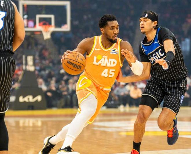 班凱羅37分完勝探花郎，米切爾45+4+4，騎士雙殺魔術豪取四連勝