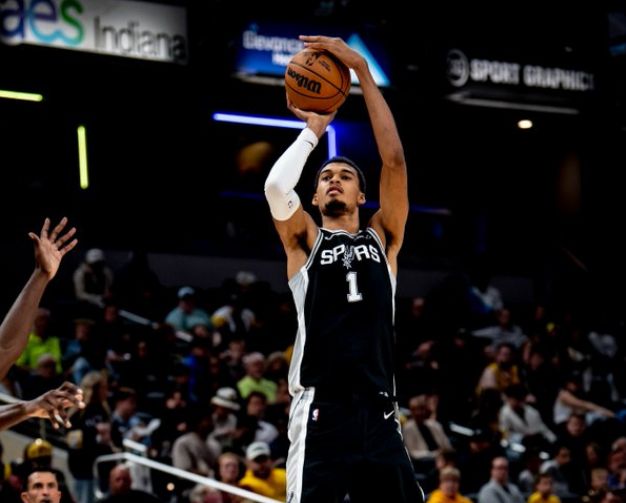 4000場里程碑！文班29+11馬刺送獨(dú)行俠6連敗 弗拉格連4場30+